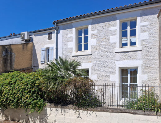 Maison Saint Sauveur D Aunis 5 pièce(s) 160 m2 – 3/4 chambres