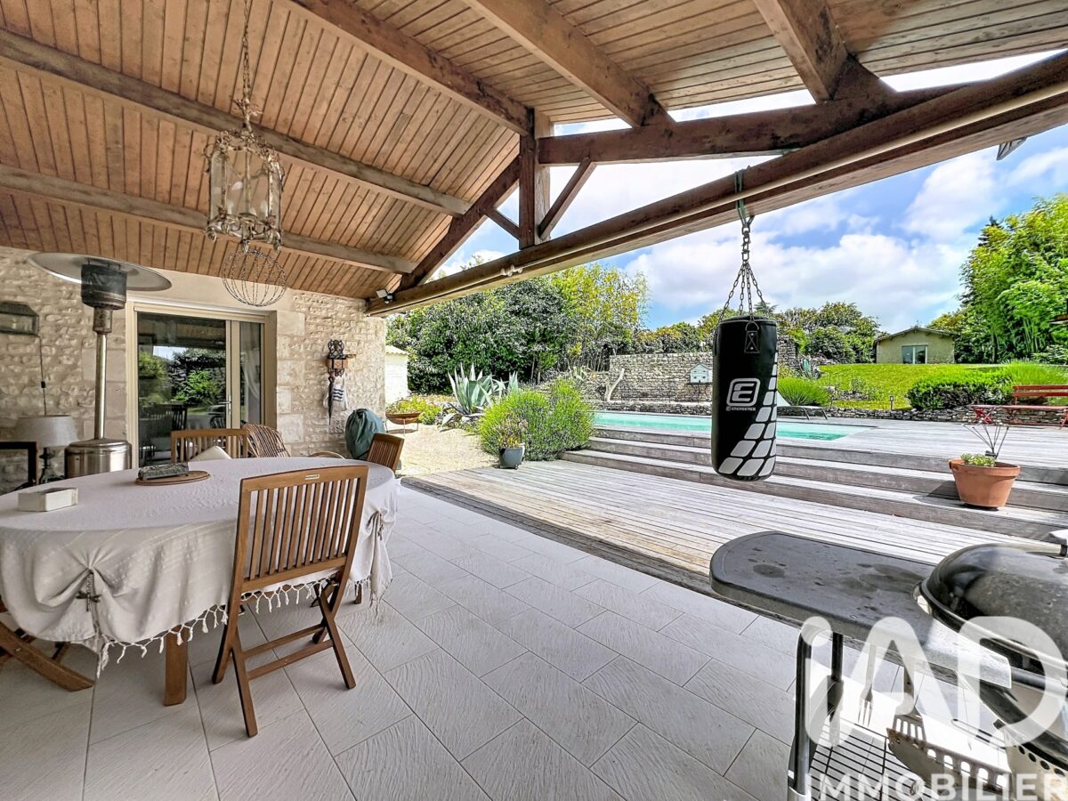 Maison à Mouzeuil-Saint-Martin (85370) — 180 m², 6 pièces — photo 3/8