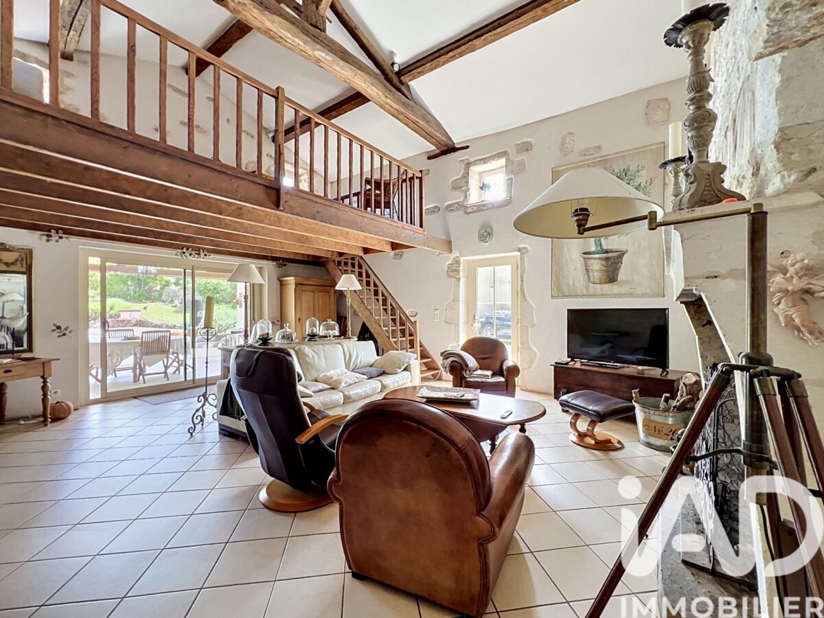 Maison à Mouzeuil-Saint-Martin (85370) — 180 m², 6 pièces — photo 4/8