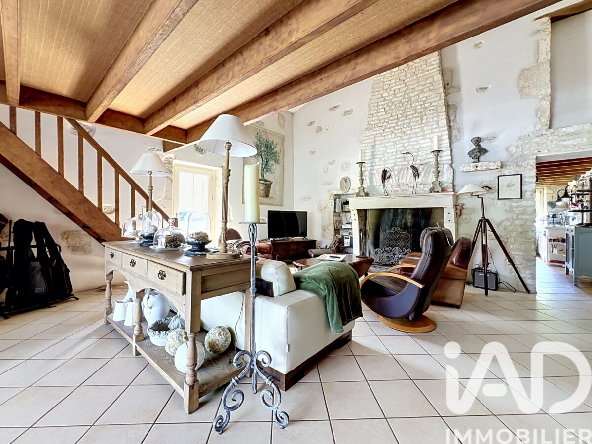 Maison à Mouzeuil-Saint-Martin (85370) — 180 m², 6 pièces — photo 5/8