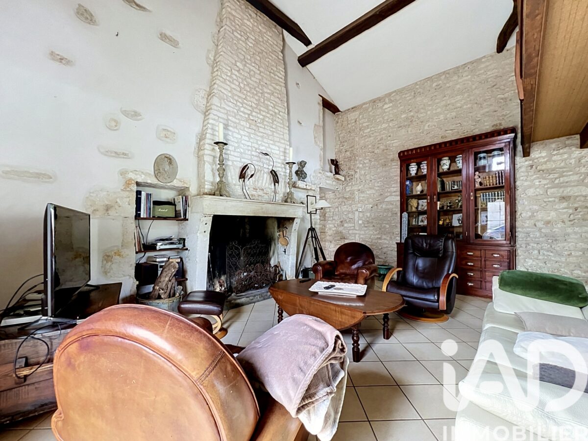 Maison à Mouzeuil-Saint-Martin (85370) — 180 m², 6 pièces — photo 6/8