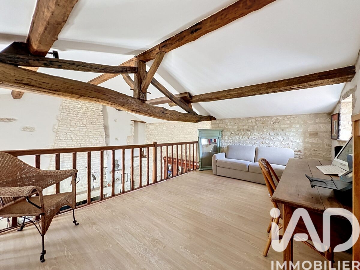 Maison à Mouzeuil-Saint-Martin (85370) — 180 m², 6 pièces — photo 7/8