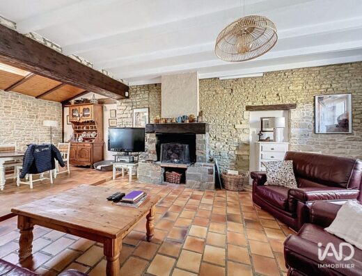 Maison à CHARRON (17230) — 168 m², 6 pièces
