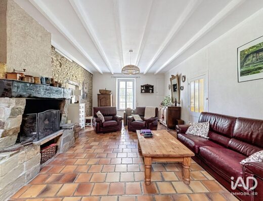 Maison à CHARRON (17230) — 168 m², 6 pièces