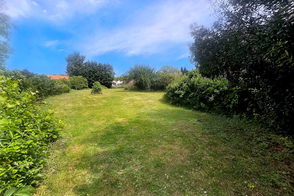 MAISON 4 chambres 90 m2 sur TERRAIN  CONSTRUCTIBLE  de 3030 m2 — photo 3/6