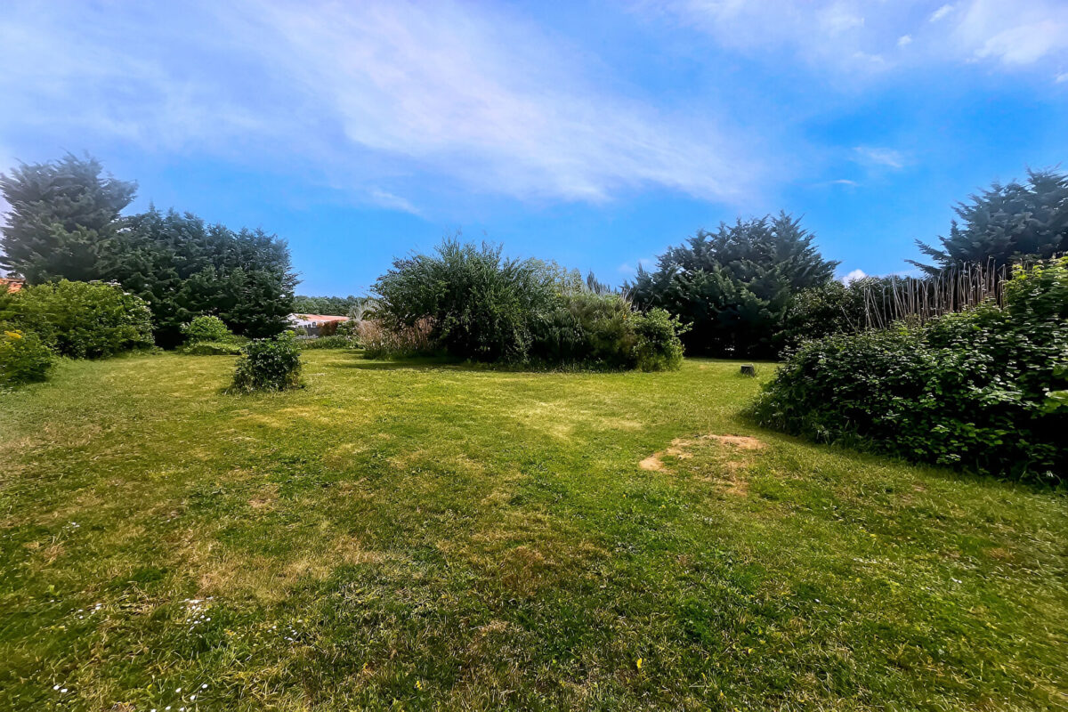 MAISON 4 chambres 90 m2 sur TERRAIN  CONSTRUCTIBLE  de 3030 m2 — photo 6/6