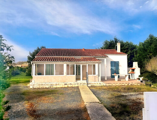 MAISON 4 chambres 90 m2 sur TERRAIN  CONSTRUCTIBLE  de 3030 m2