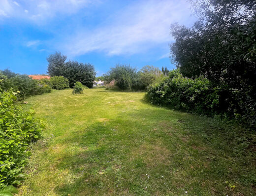 TERRAIN  CONSTRUCTIBLE –  Ferrieres 3030 m2