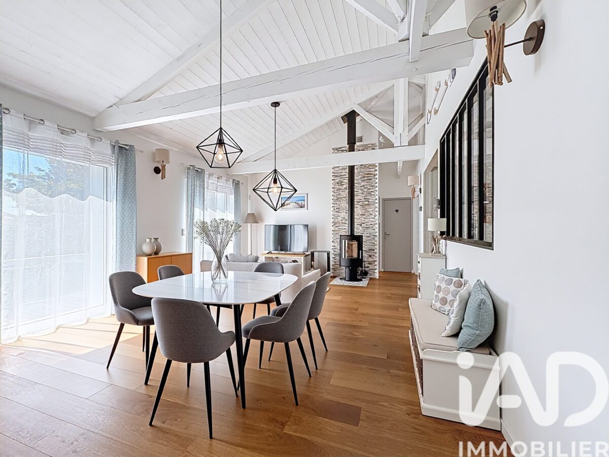 Maison traditionnelle à Charron (17230) — 185 m², 8 pièces — photo 4/8