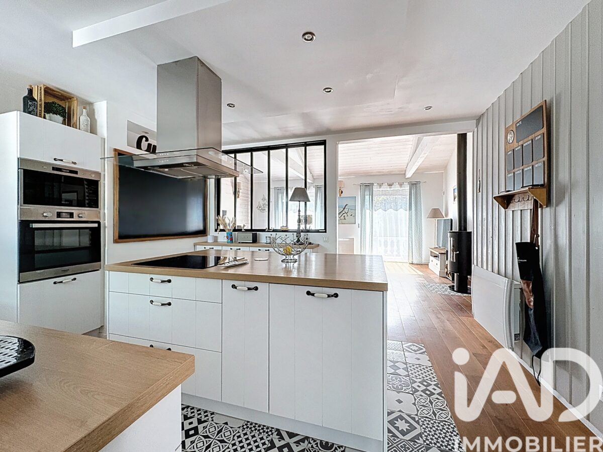 Maison traditionnelle à Charron (17230) — 185 m², 8 pièces — photo 7/8