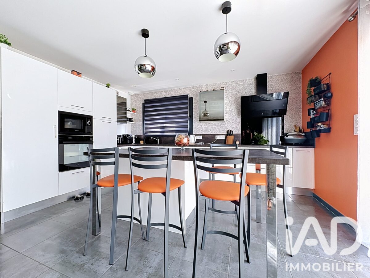 Maison traditionnelle à Saint-Ouen-d’Aunis (17230) — 101 m², 4 pièces — photo 4/8