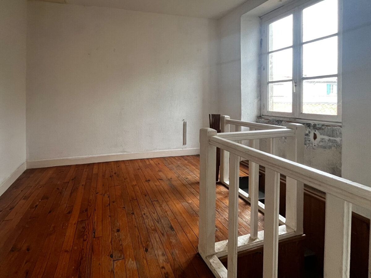 Maison Aytre 4 pièce(s) 100 m2 : Appartement 2 pièces & Boutique — photo 7/12