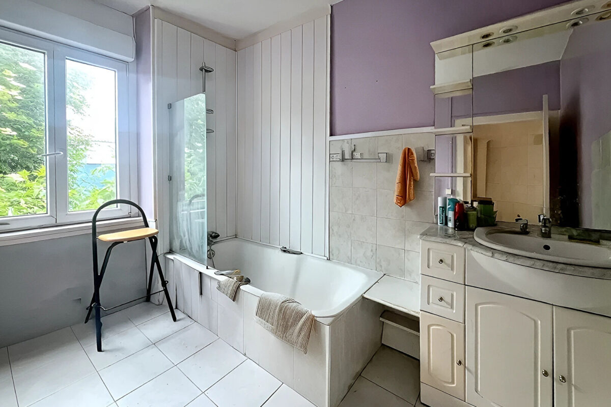 Maison Aytre 4 pièce(s) 100 m2 : Appartement 2 pièces & Boutique — photo 8/12