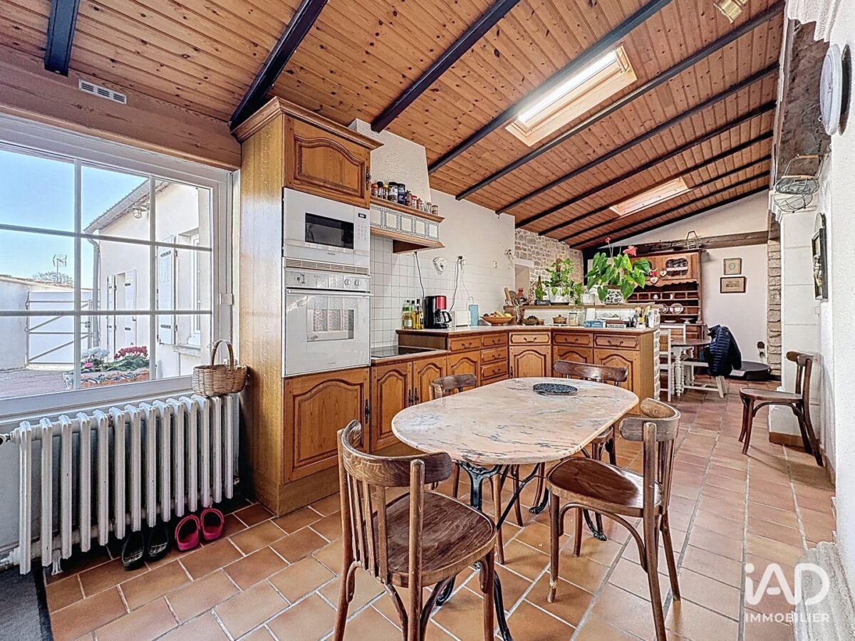 Maison à CHARRON (17230) — 168 m², 6 pièces — photo 5/8