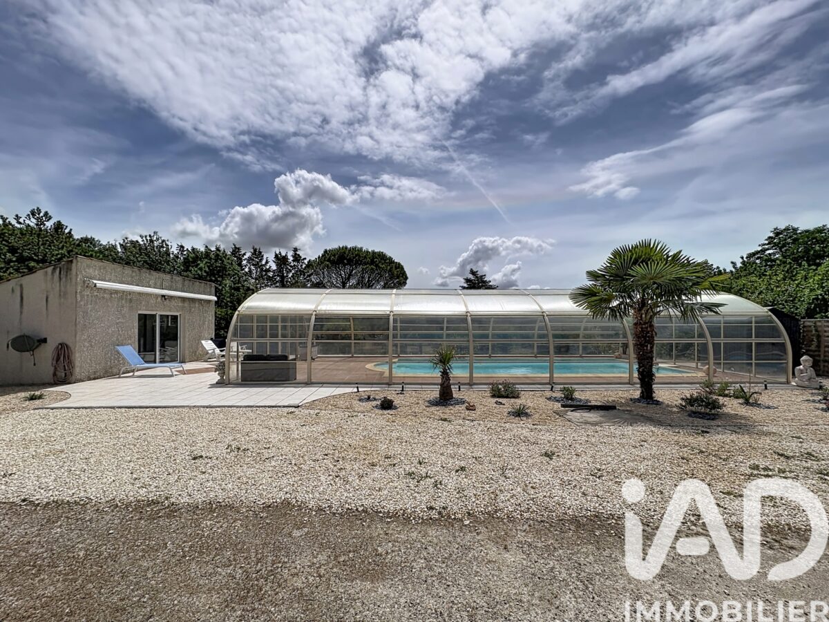 Maison traditionnelle à Charron (17230) — 214.04 m², 8 pièces — photo 1/8