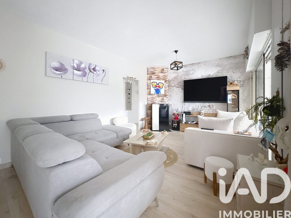 Maison traditionnelle à Charron (17230) — 214.04 m², 8 pièces — photo 2/8