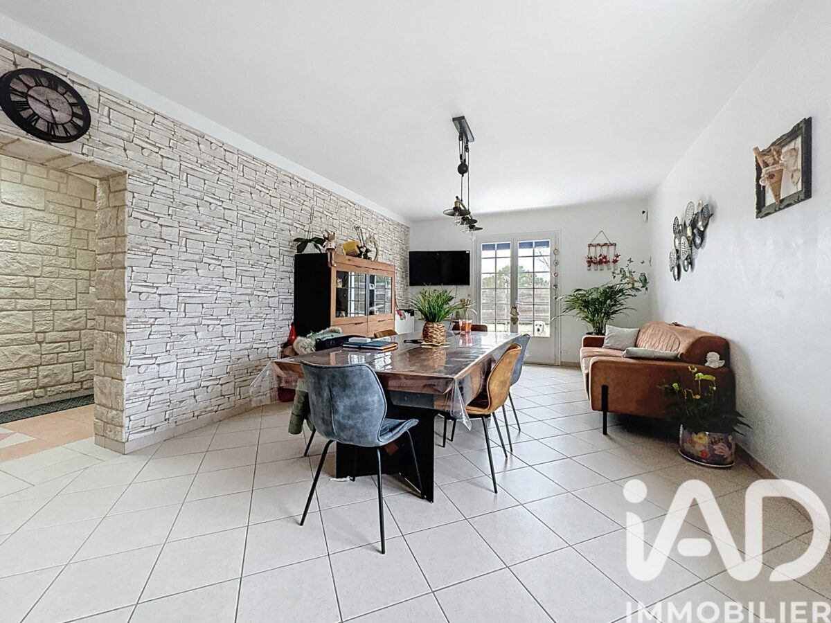 Maison traditionnelle à Charron (17230) — 214.04 m², 8 pièces — photo 3/8