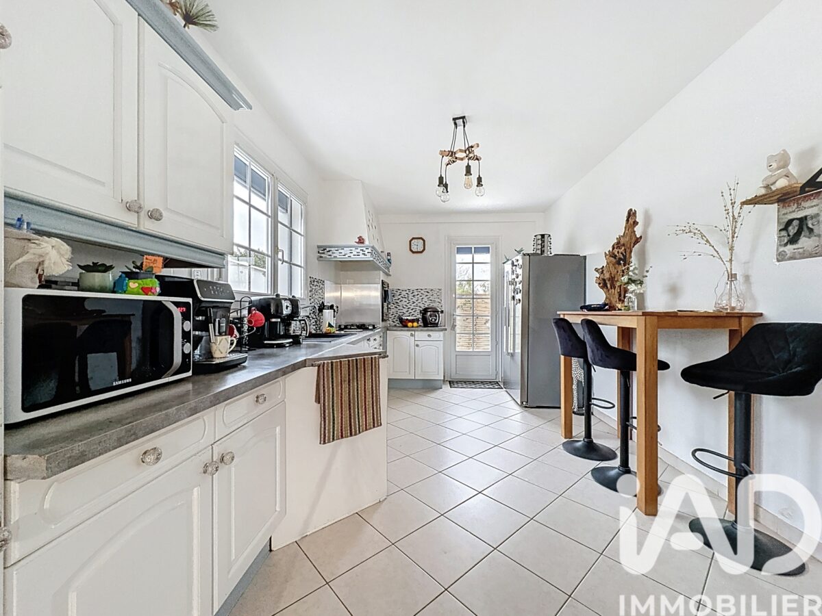 Maison traditionnelle à Charron (17230) — 214.04 m², 8 pièces — photo 4/8