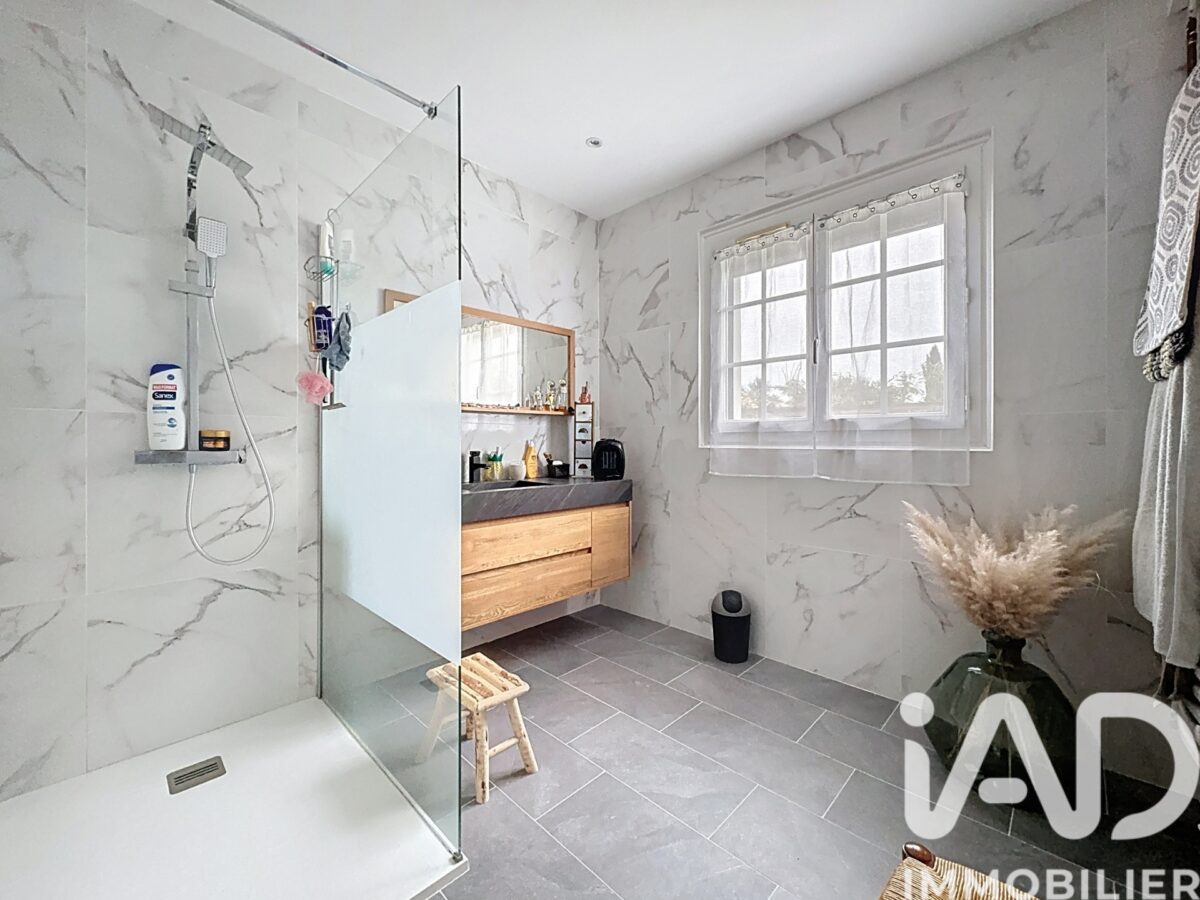 Maison traditionnelle à Charron (17230) — 214.04 m², 8 pièces — photo 5/8
