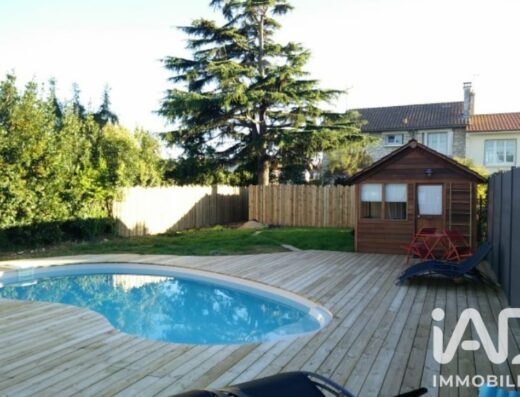 Maison à La Rochelle (17000) — 123 m², 8 pièces